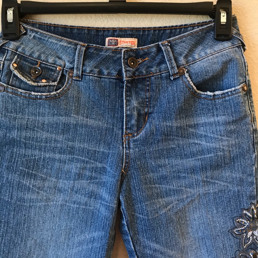 Faded Glory Denim Blue Jeans Womens Size 4 Capris Embellished Bling Painted - Picture 5 of 13